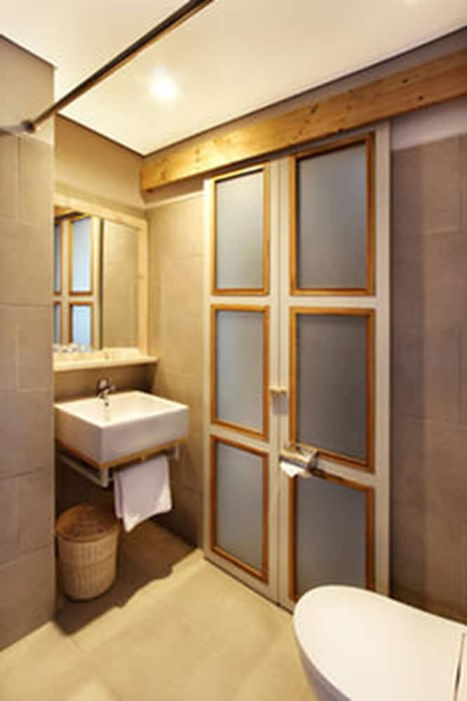 GREENHOST BOUTIQUE HOTEL 65/66