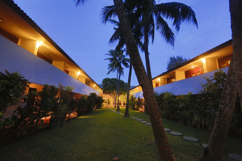 Catamaran Beach Hotel 22/30
