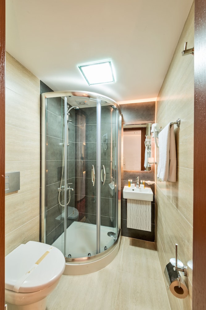 Erbazlar Hotel 45/45