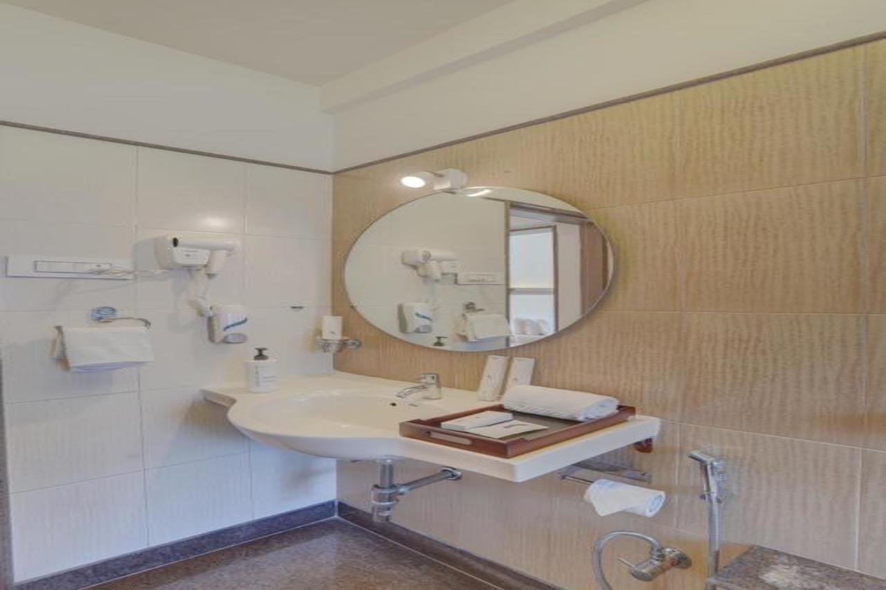 Alaya Stays Adarsh Villa Elegant 3 BHK Villa With Pvt Pool & Balcony 9/10