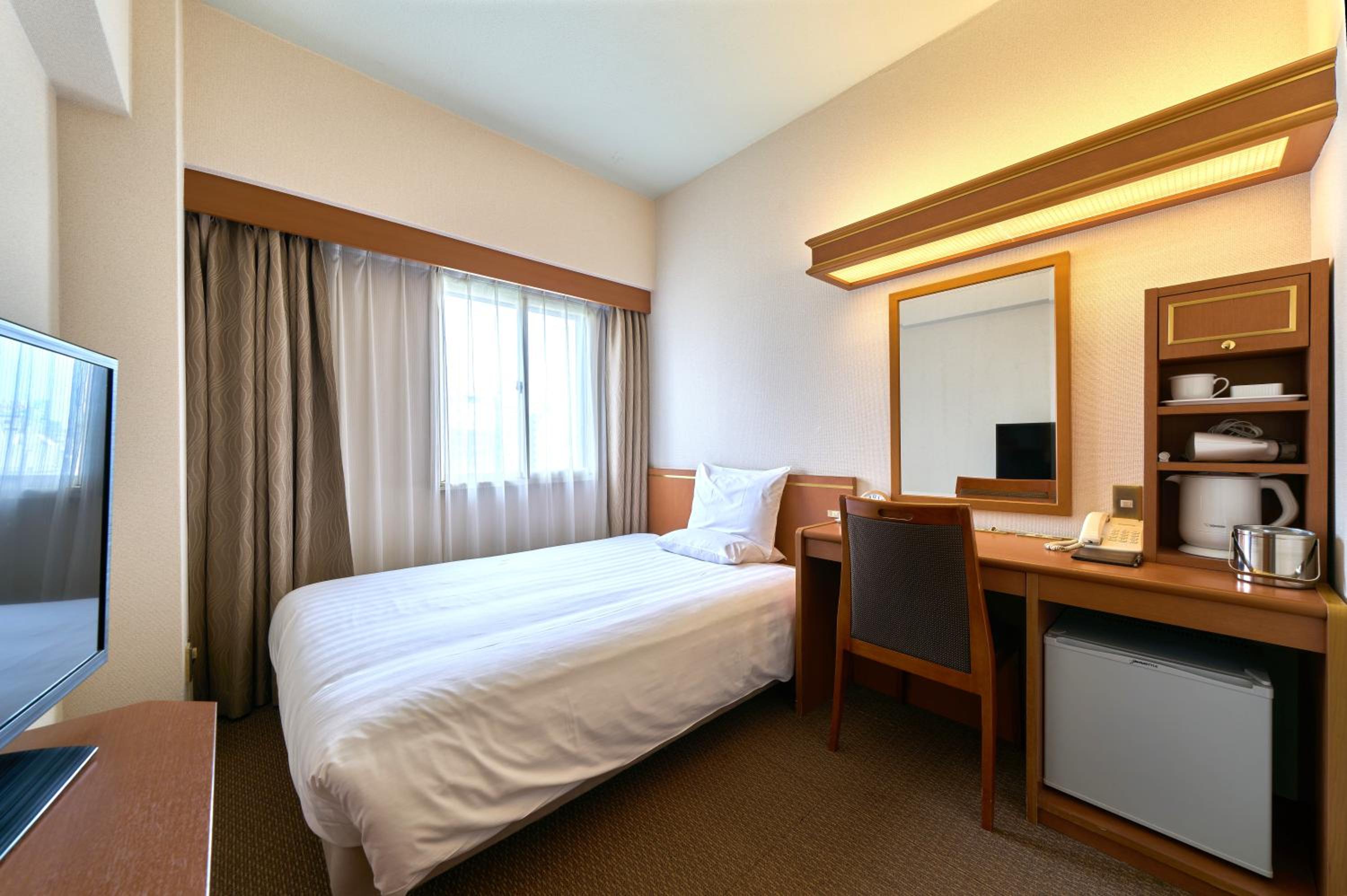 Semi Room, Single, Semi Double Bed