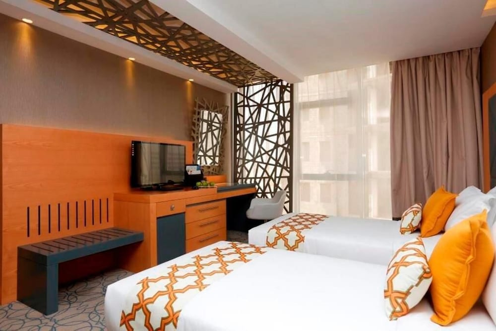 DELUXE, TWIN BEDS