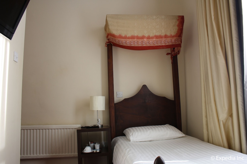Islington Inn 28/58