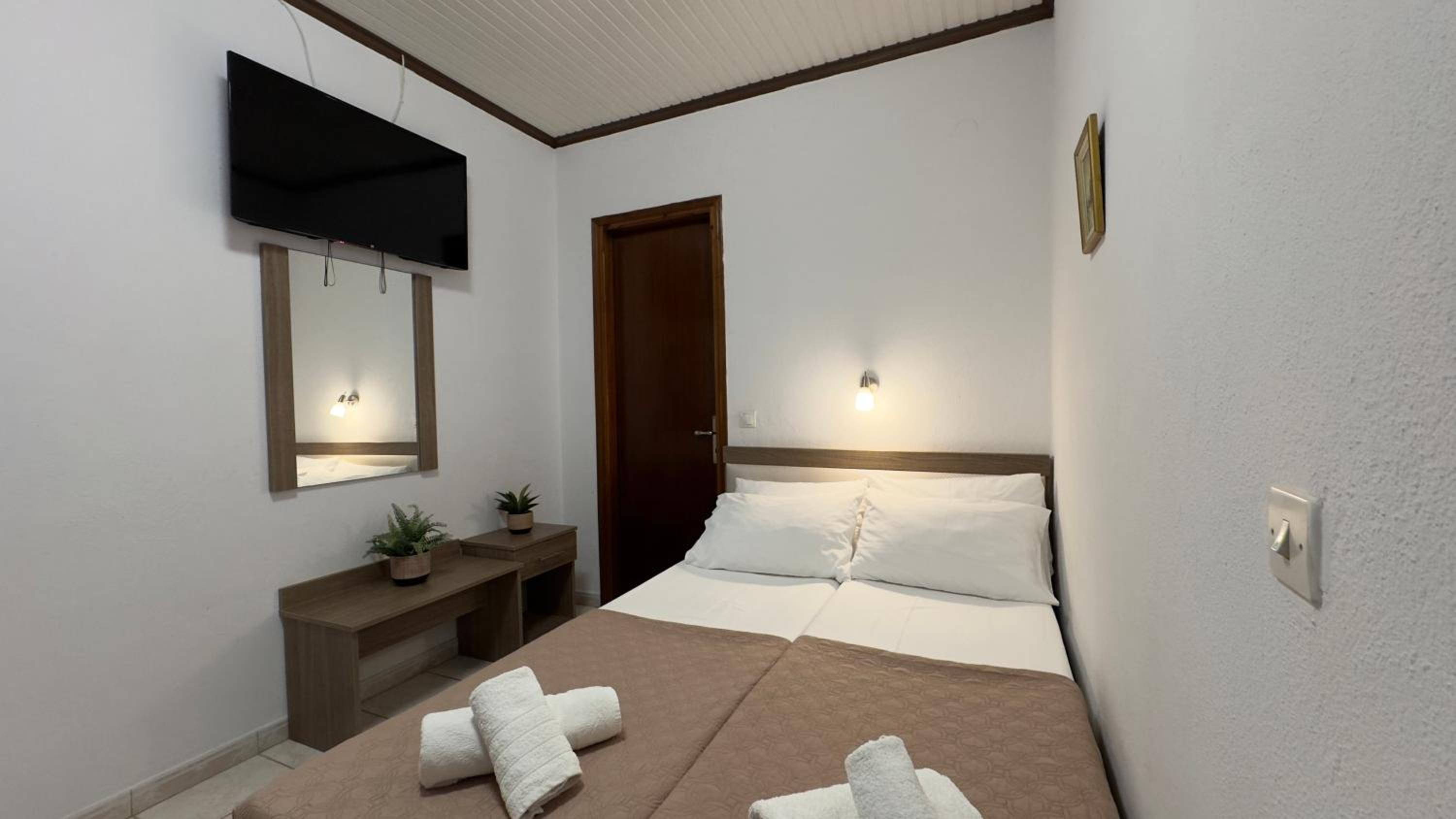 Christina Hotel 39/50