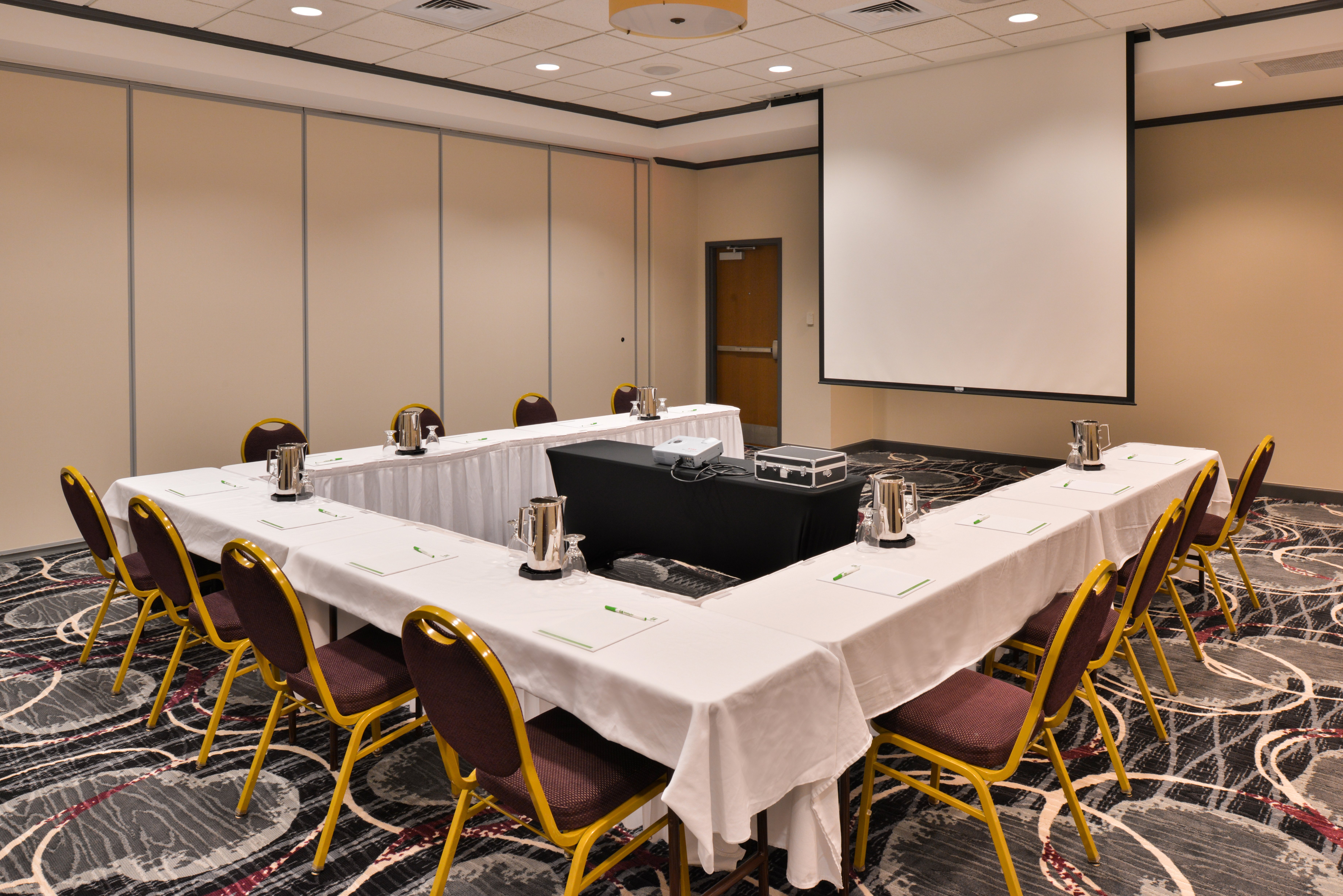 Holiday Inn Kansas City Airport 30/42