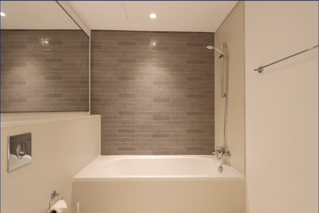 2BR Beachfront Living, Stunning Marina Views 12/12