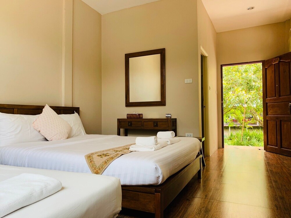 Baan Suan Khun Yaiy Nakhon Nayok 8/71