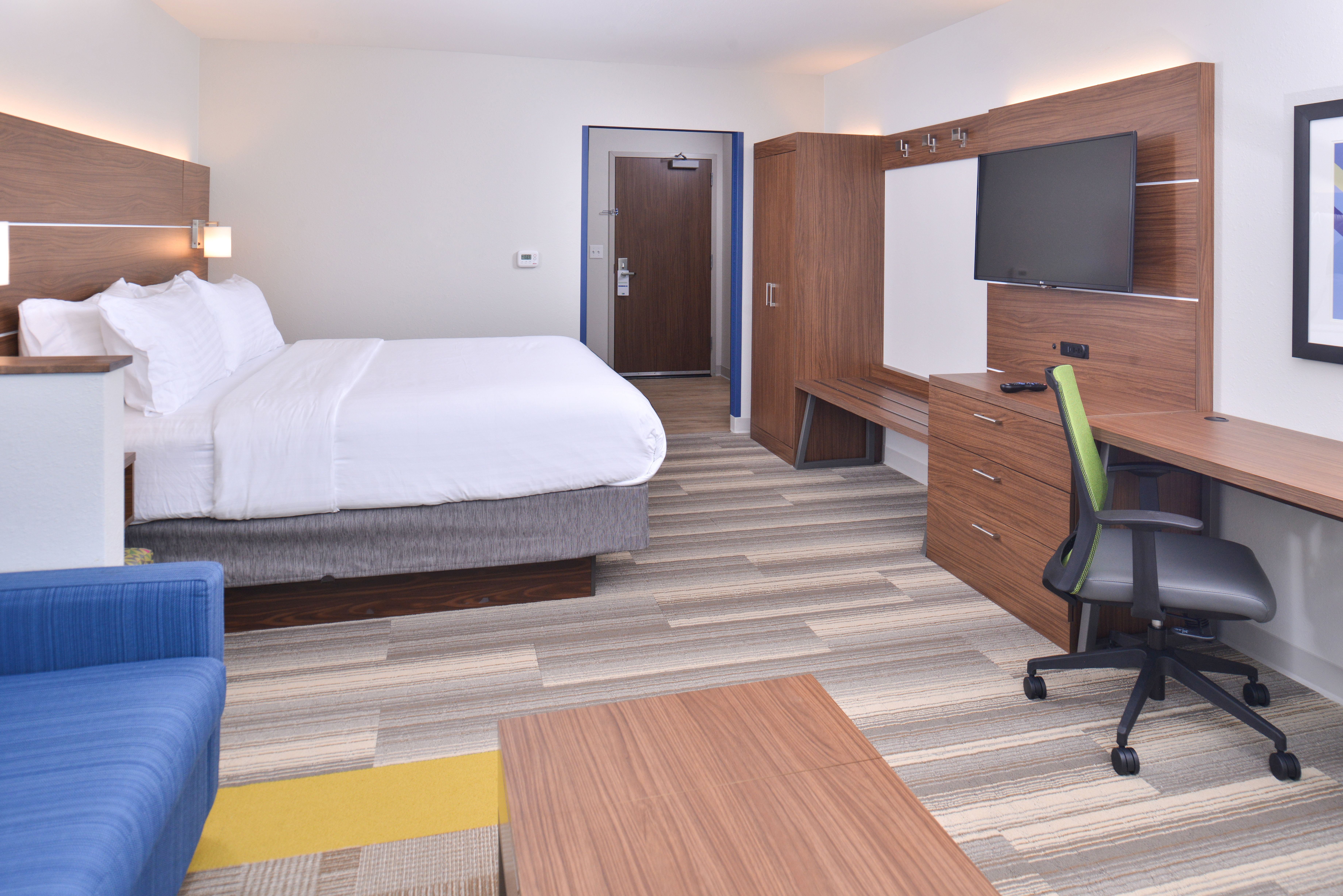 Holiday Inn Express & Suites OMAHA AIRPORT 23/64