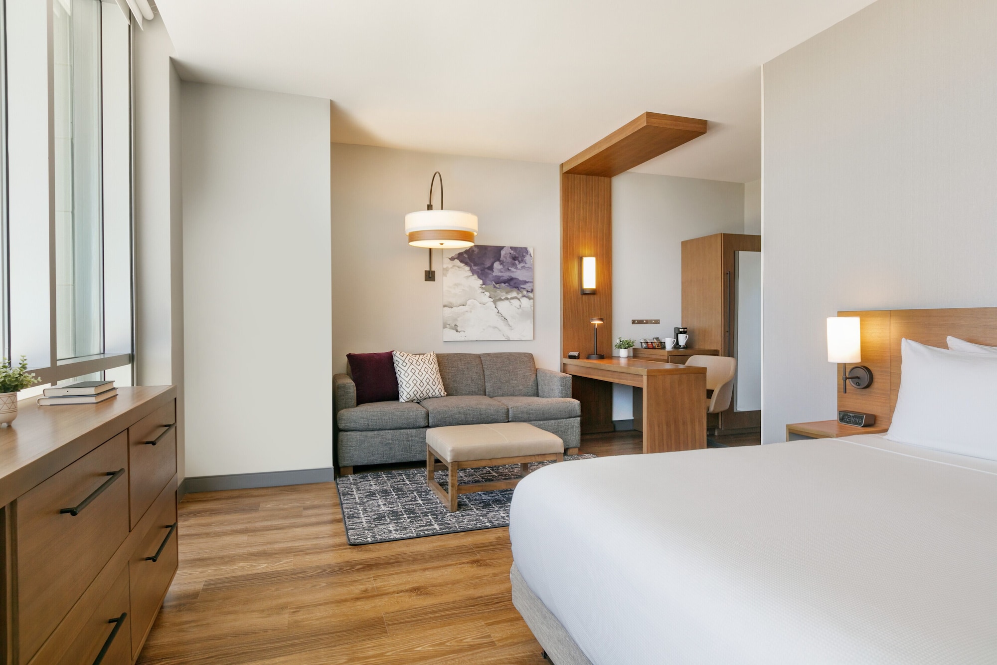 ROOM, KING BED, SOFA, HIGH FLOOR