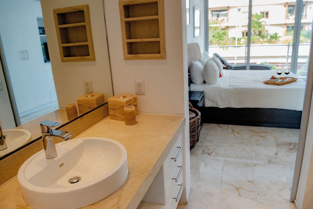 Magia Beachside Condo 45/47