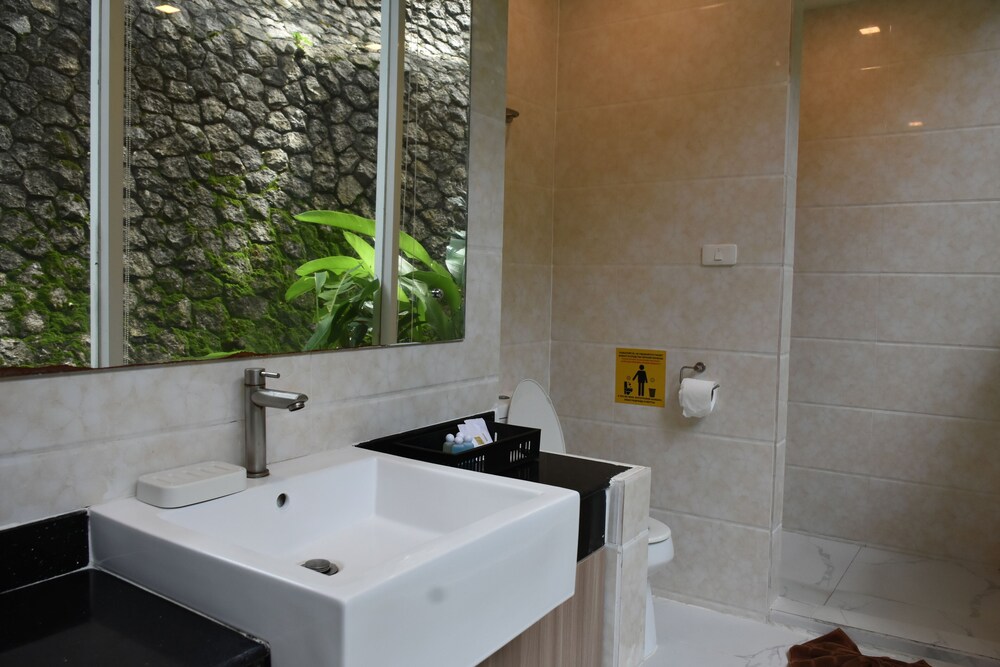 Lae Lay Suites 59/62