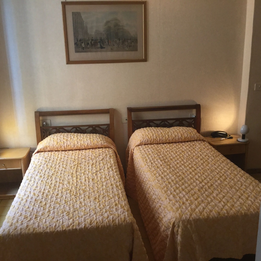 Hotel Touring 10/32