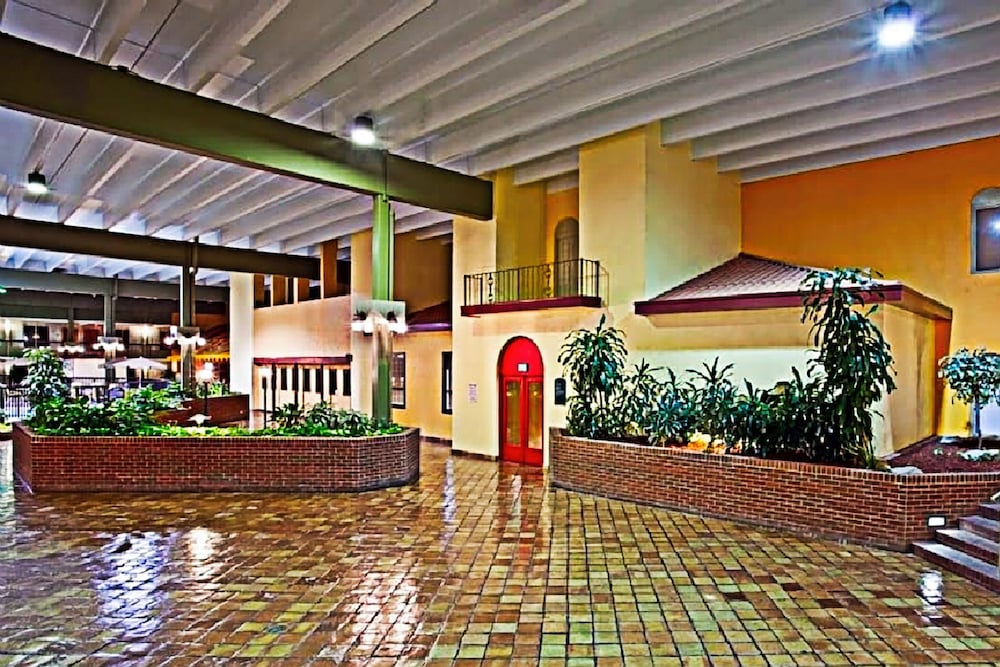Ramada By Wyndham Indiana 6/32