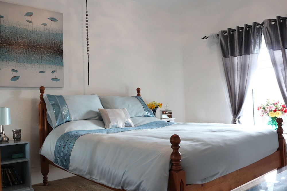 Luxury, Double Bed, Hill View