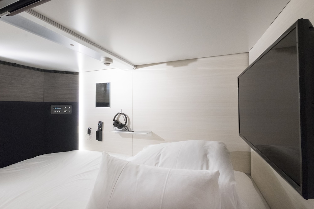 Fujisawa Hotel En 13/53