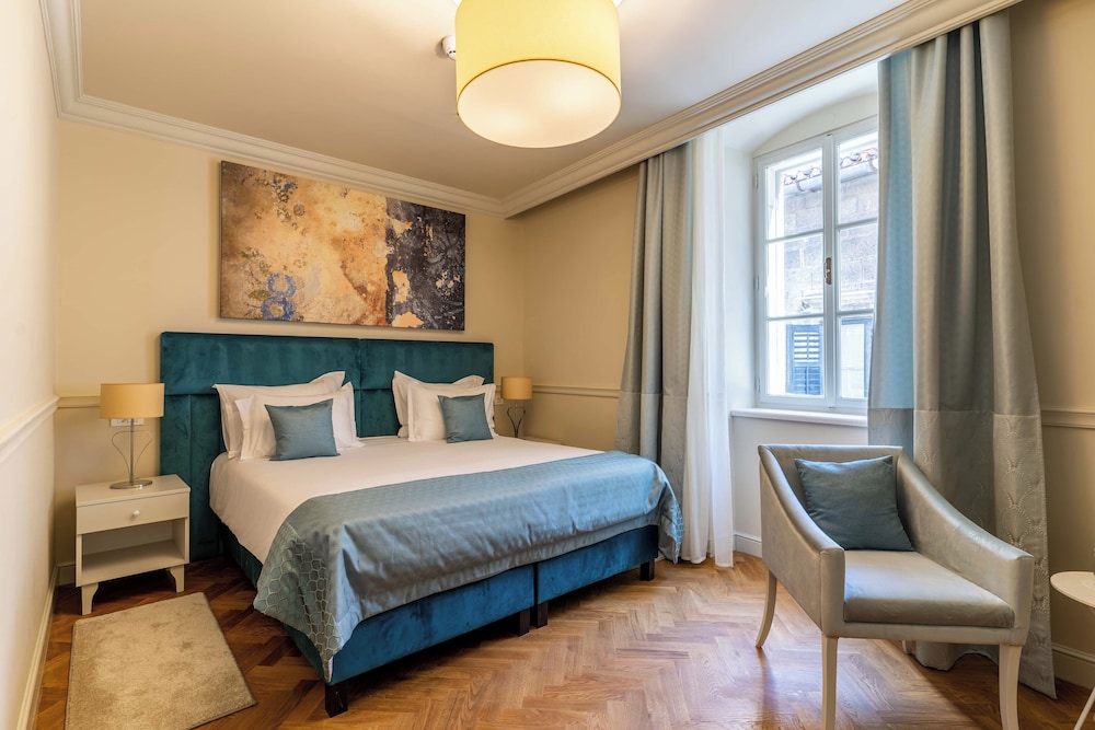 Standard, King Bed