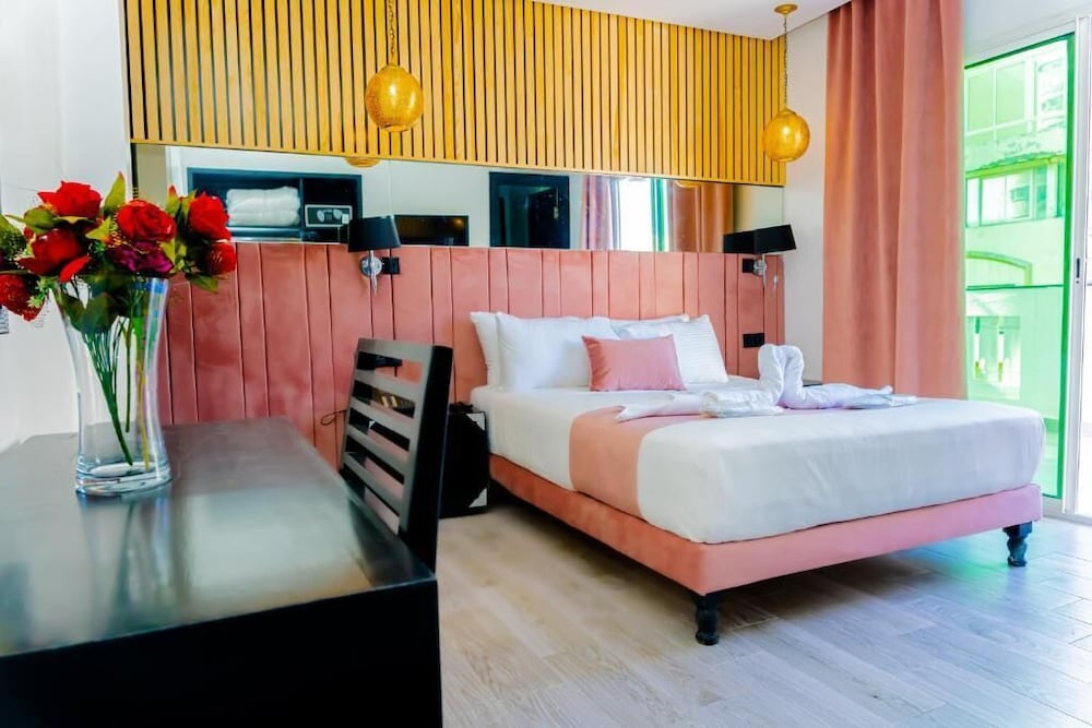 Hotel Les Ambassadeurs 18/35