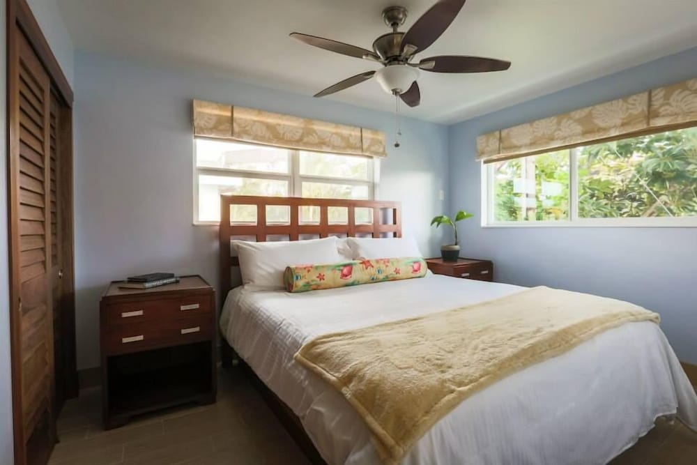 Sun Dek Beach House 12/56