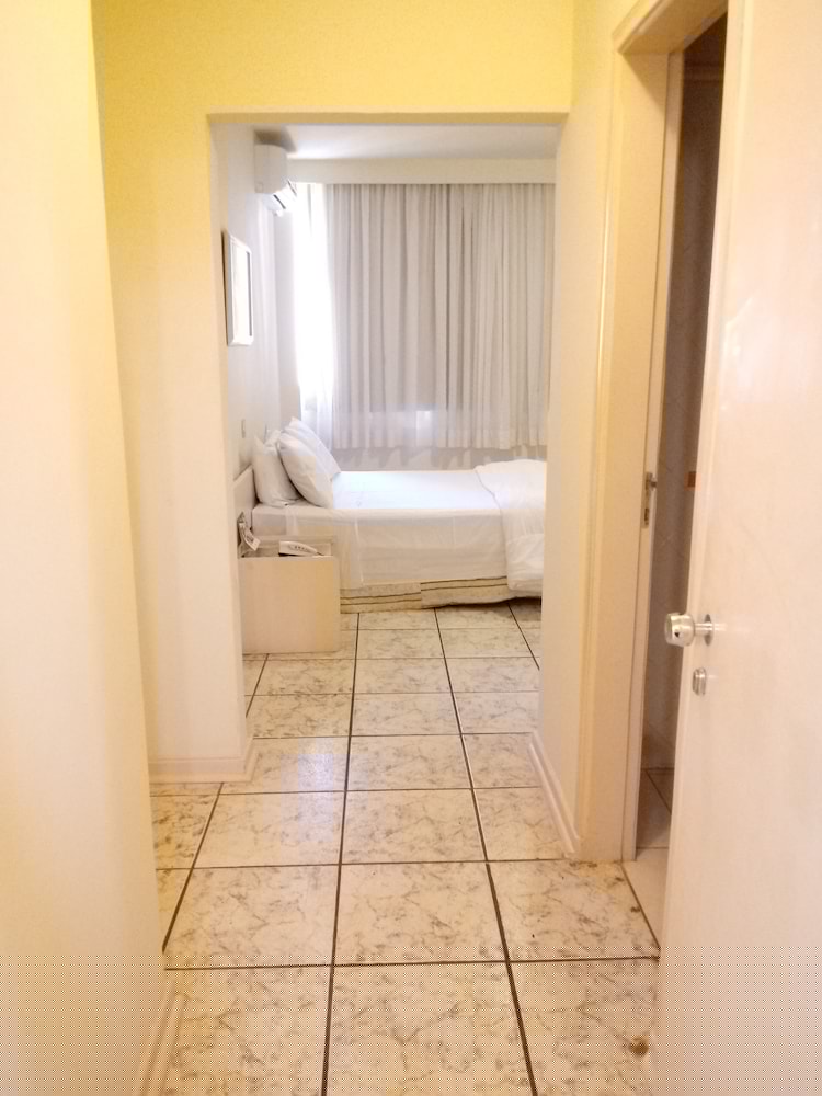 Harbor Inn 50/50