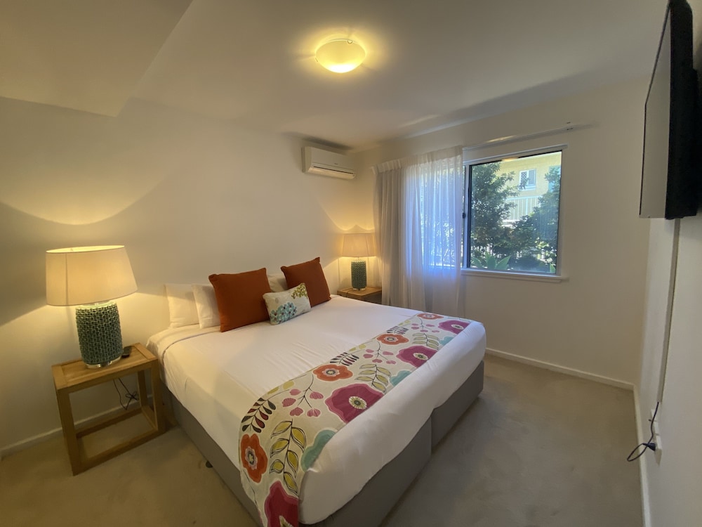 1 Bedroom, Apartment, Queen Bed, Pool Side