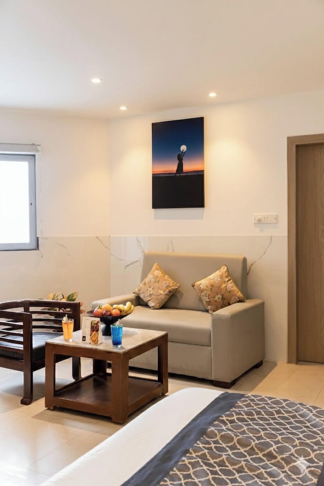 AIRPORT HOTEL DELHI 37 49/64