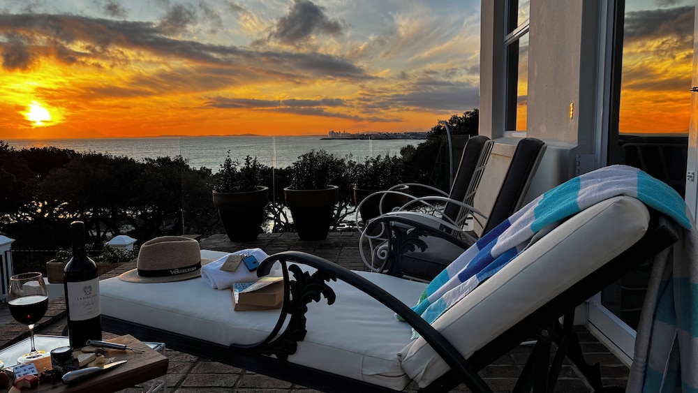 Manor On The Bay 25/50