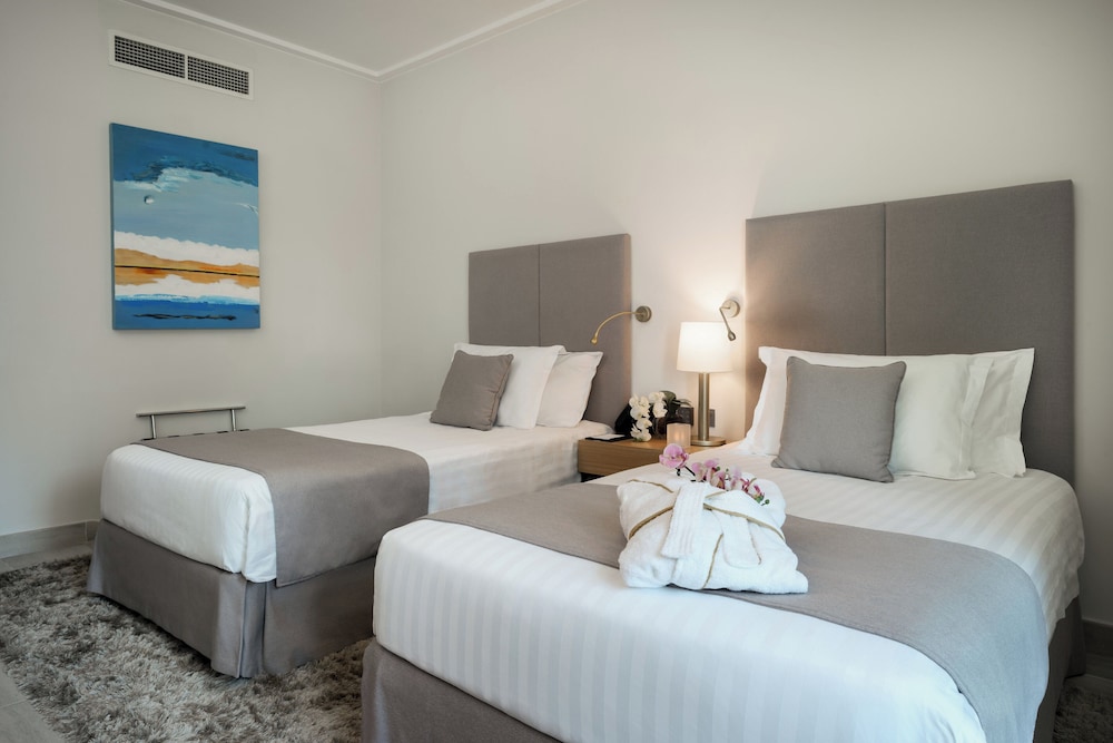 2 BEDROOMS, EXECUTIVE, RESIDENCE, PARTIAL SEA VIEW, SEA VIEW