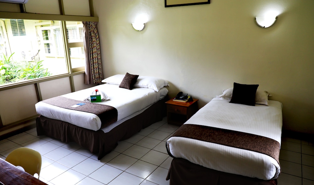 Huon Gulf Hotel and Apartments 31/49