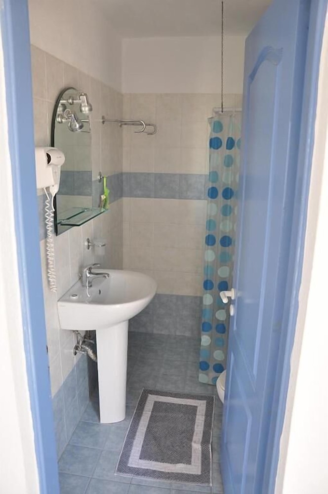 CASTRI VILLAGE HOTEL 48/50