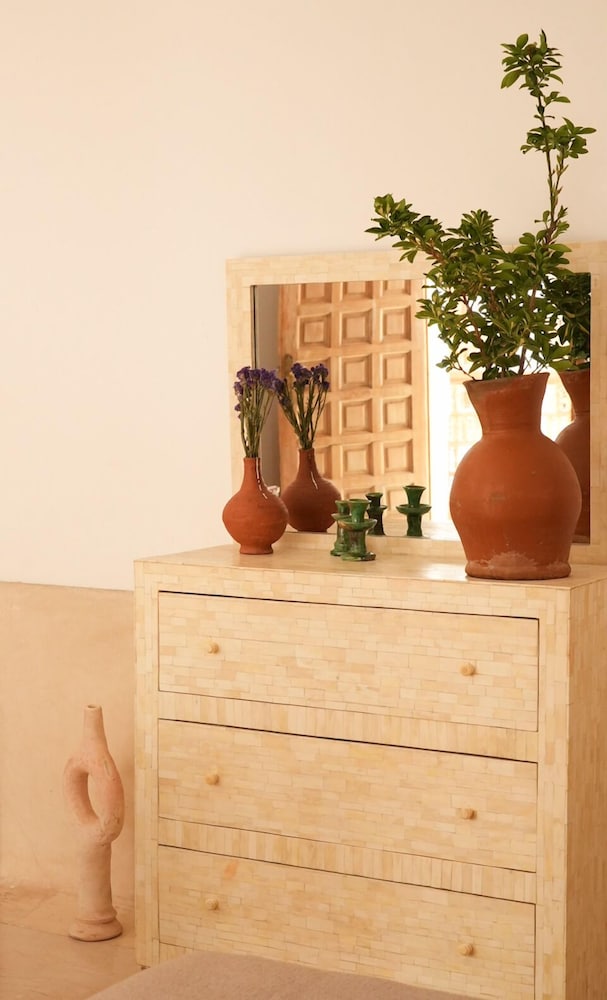Riad Tahili 42/50