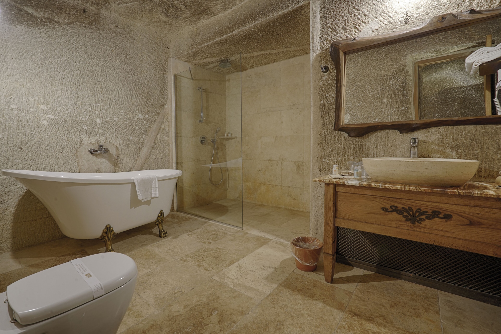 CAVE, SUITE