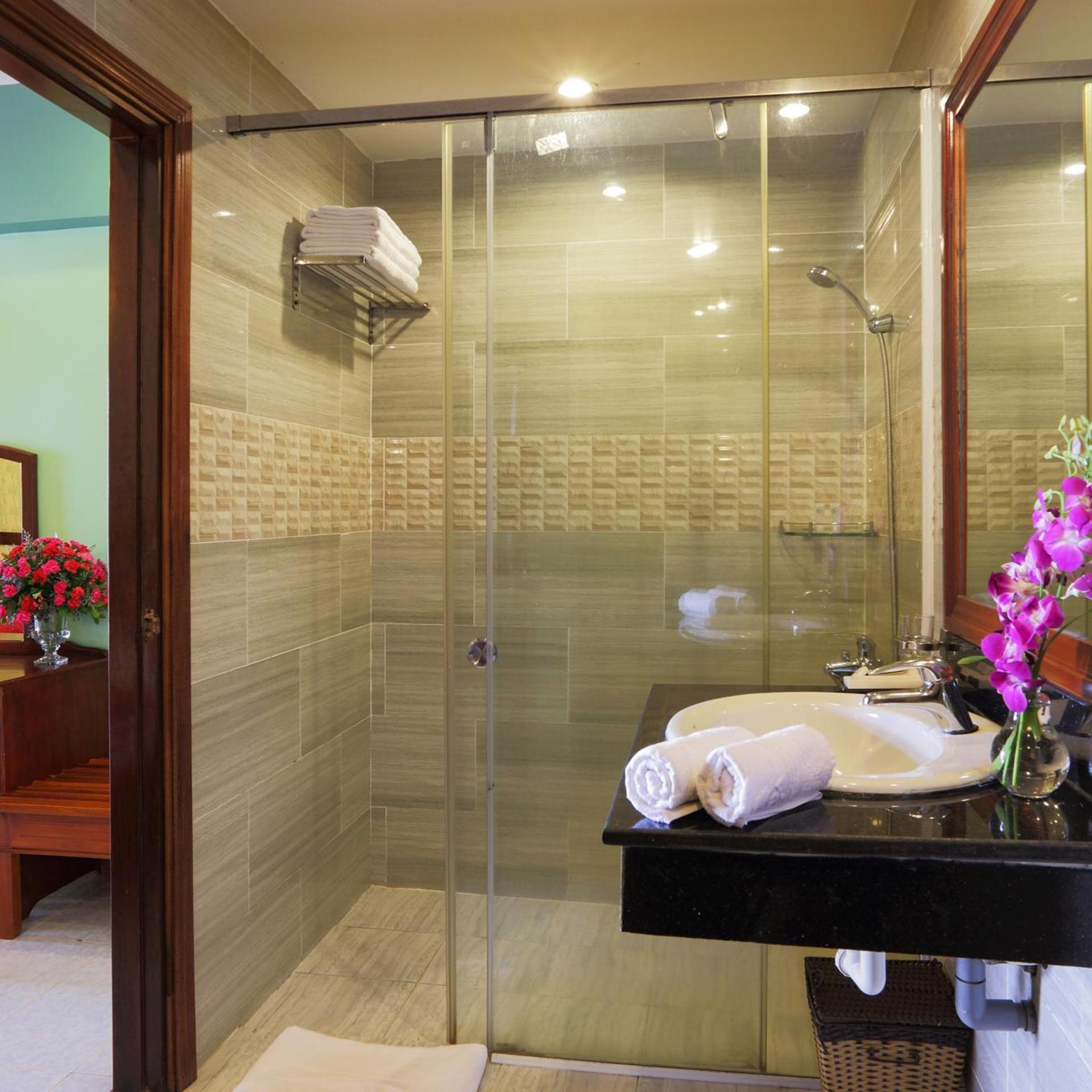 Bungalow, Beach Front, Kim Hoa Resort 2/2