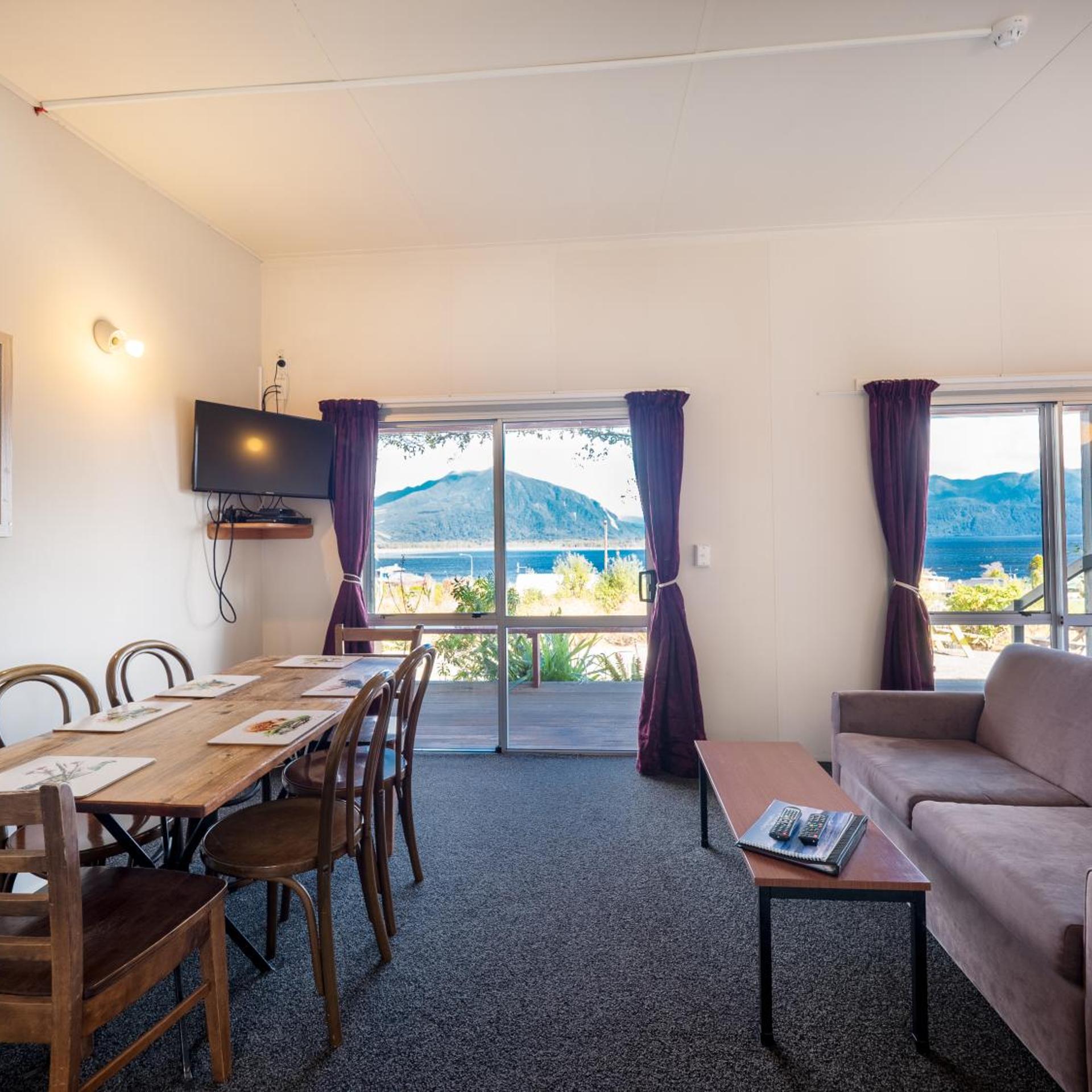 Hotel Lake Brunner 39/50