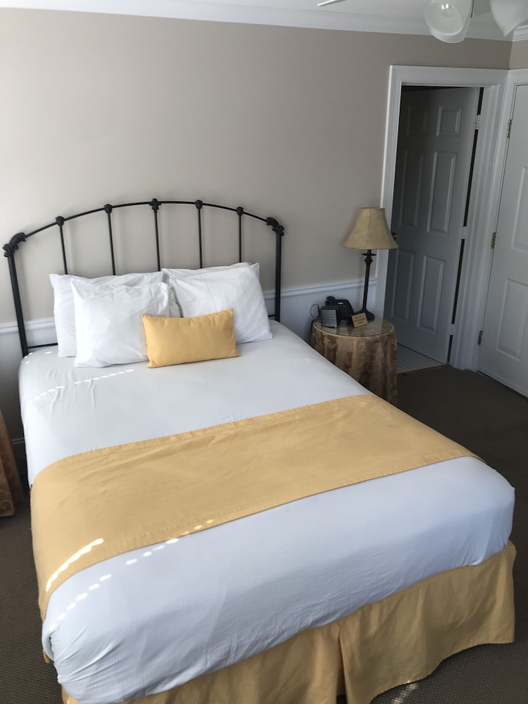 Essex Street Inn & Suites, an Ascend Collection Hotel 18/75