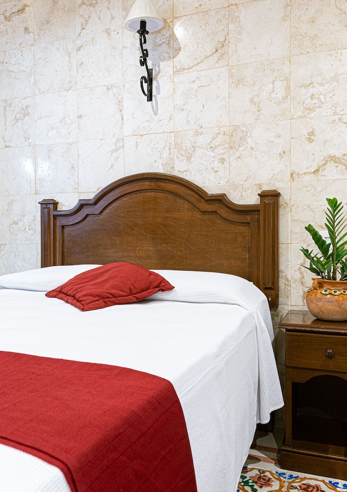La Aurora Hotel Colonial 40/61
