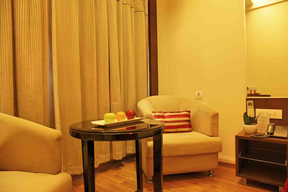 HOTEL SURYA ROYAL 35/41