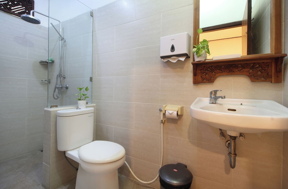 Hotel Jati And Home Stay 70/71