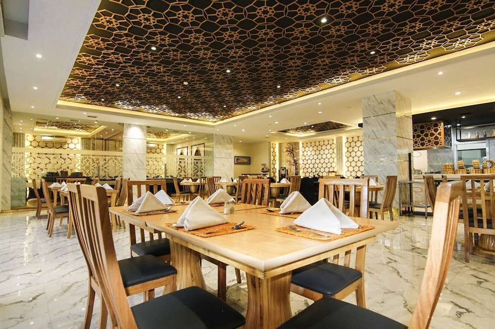 HERMES PALACE HOTEL 39/56