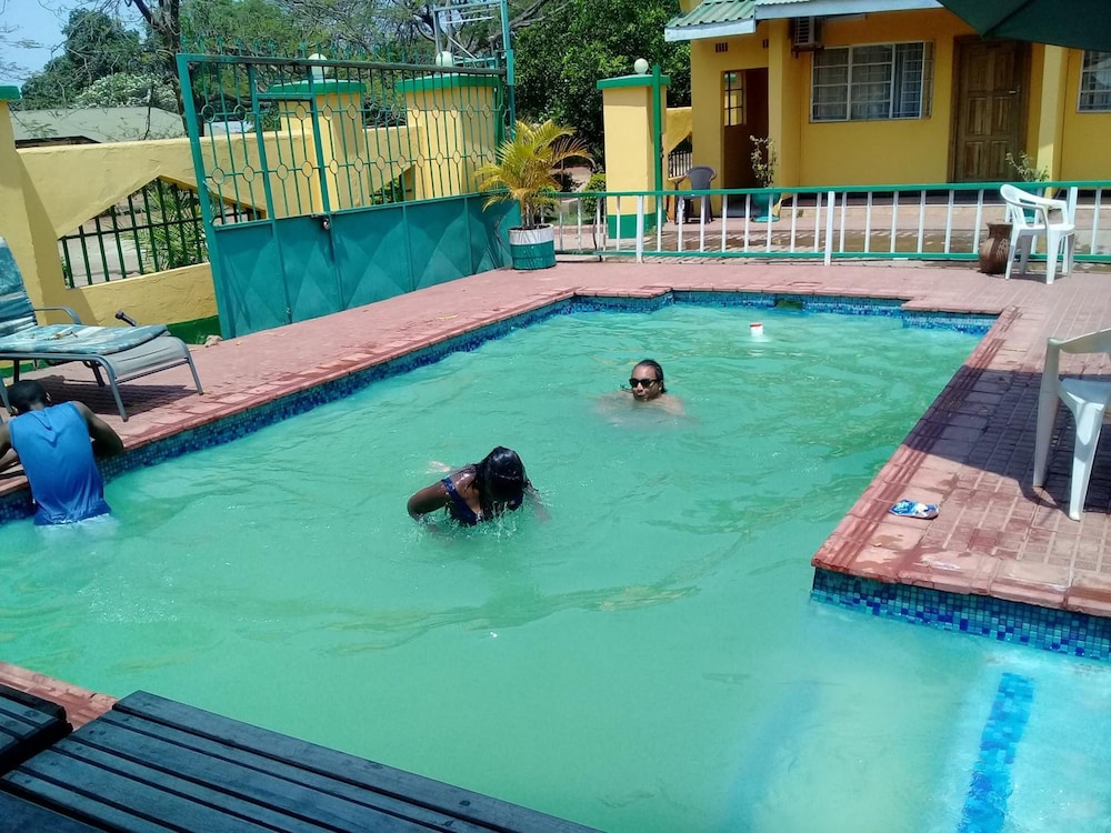 Woodlands Lodge & Tours 43/50