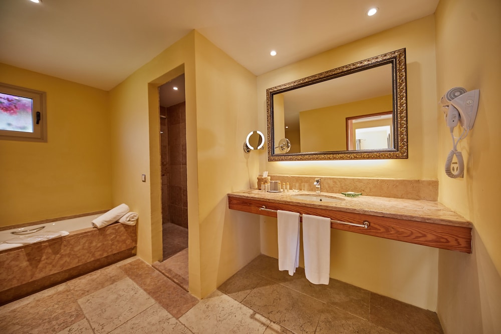 Pula Suites Boutique Resort 94/97
