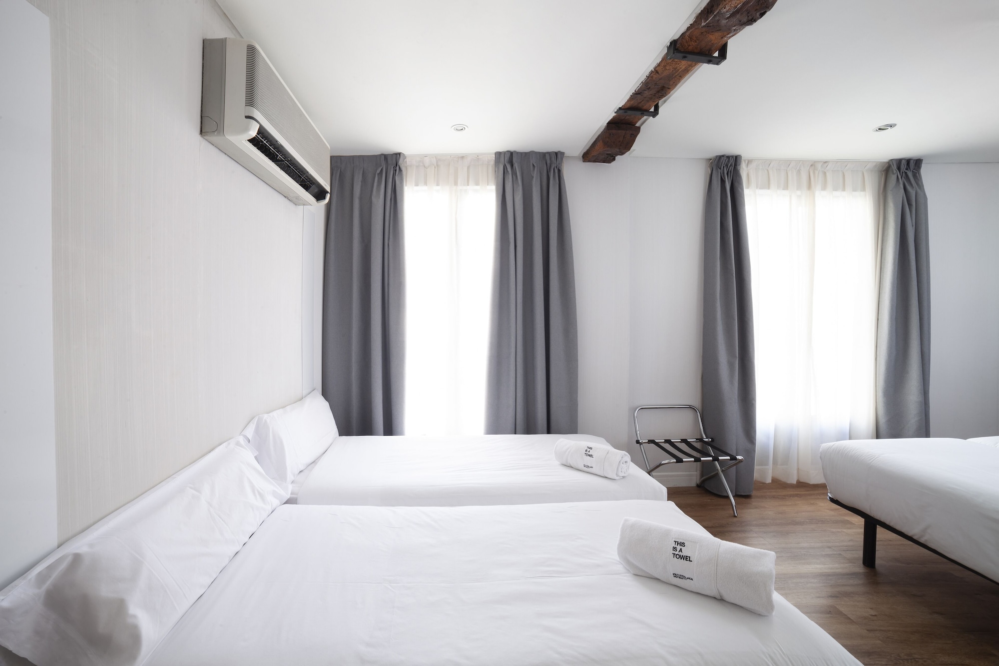 ROOM, QUADRUPLE