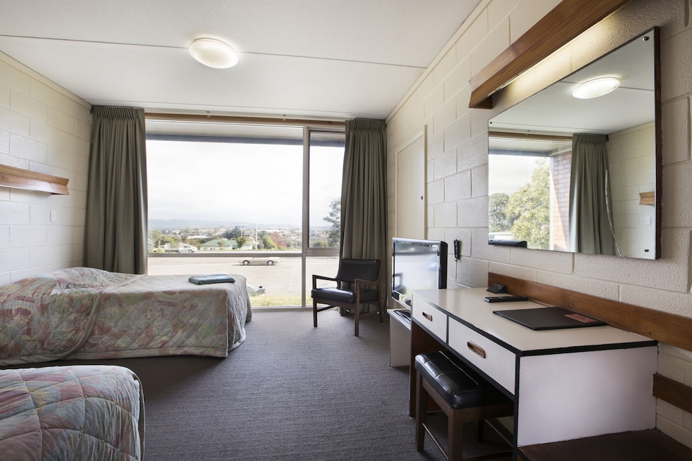 Nightcap at Morwell Hotel 31/50