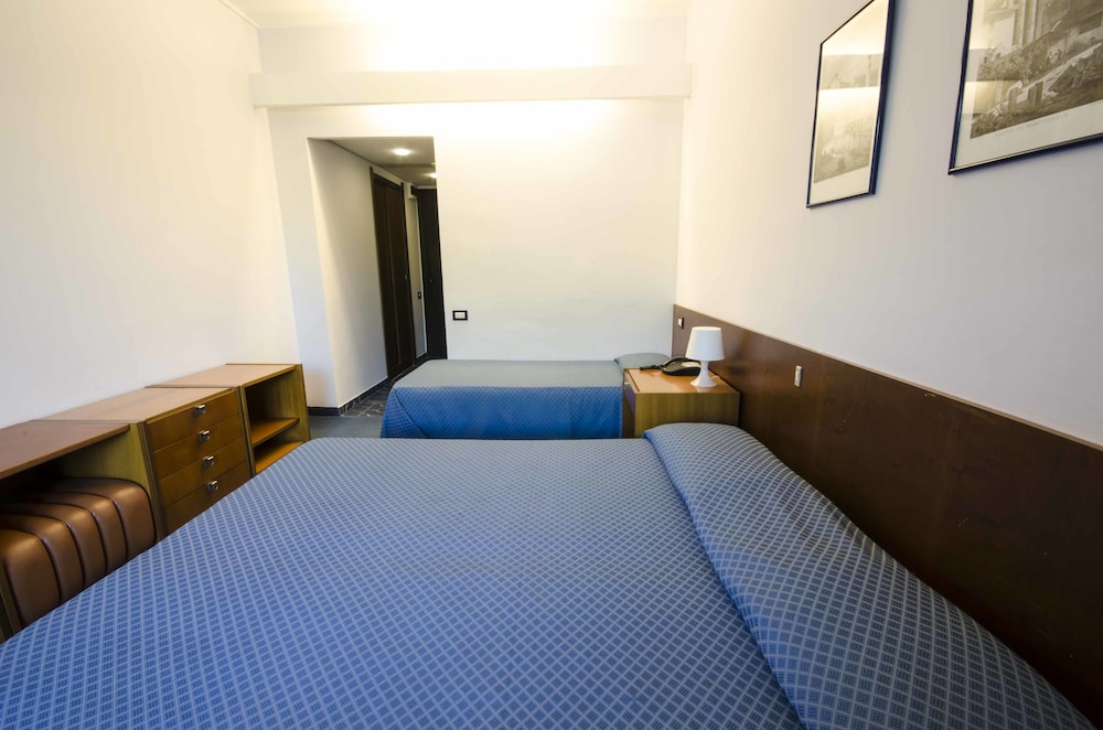 Hotel Helios 12/34
