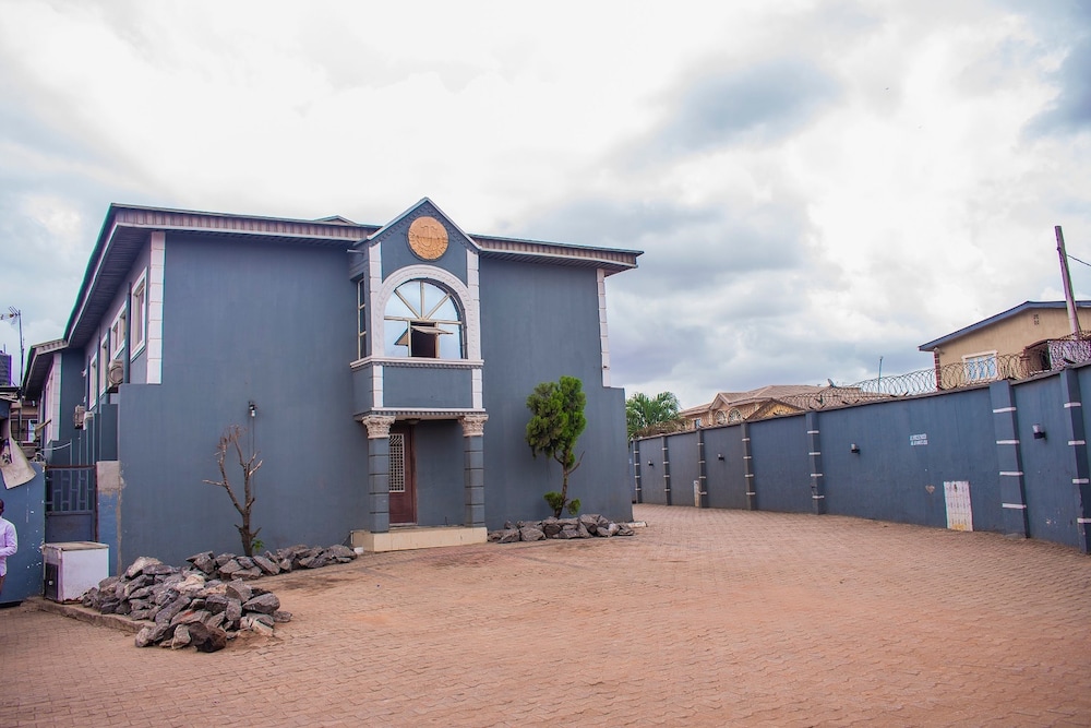 Jolac Hotel And Suites 35/44