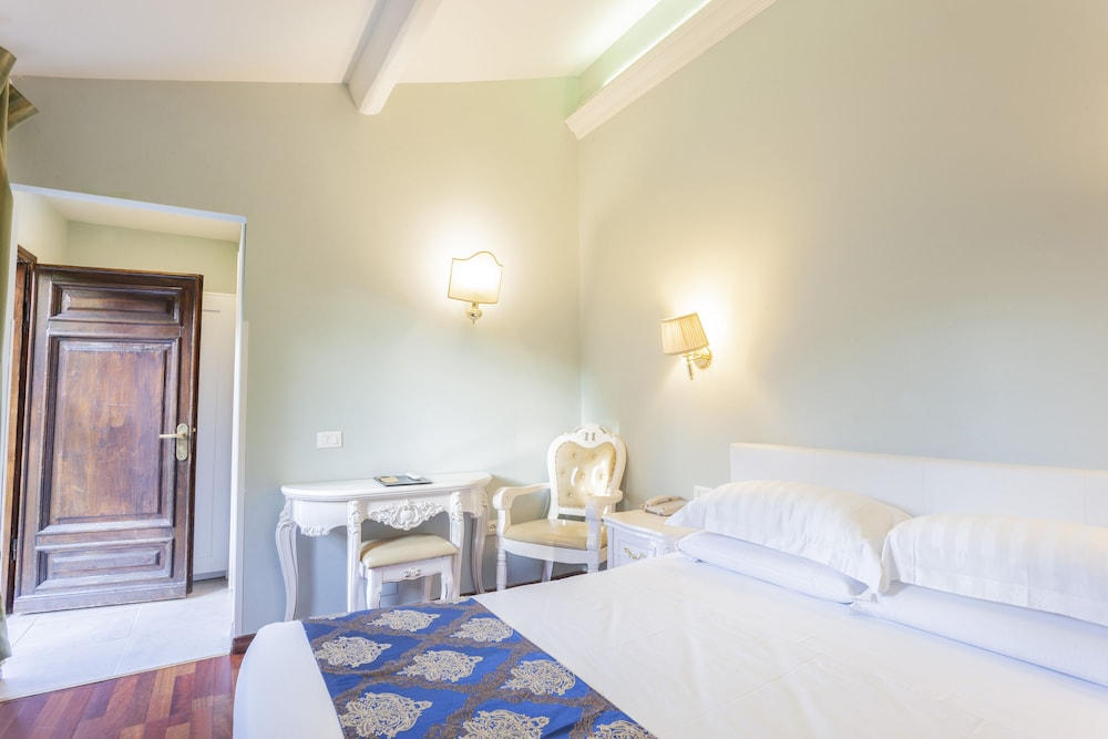 ROOM, DOUBLE BED, GARDEN AREA