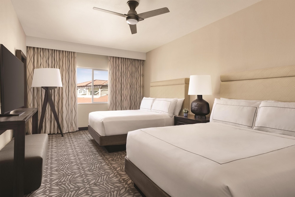 Suite, King Bed, Pool View, Sofa, Bathtub, Accessible