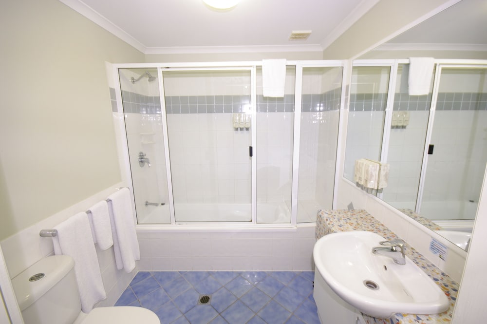 MACKAY RESORT MOTEL 39/65