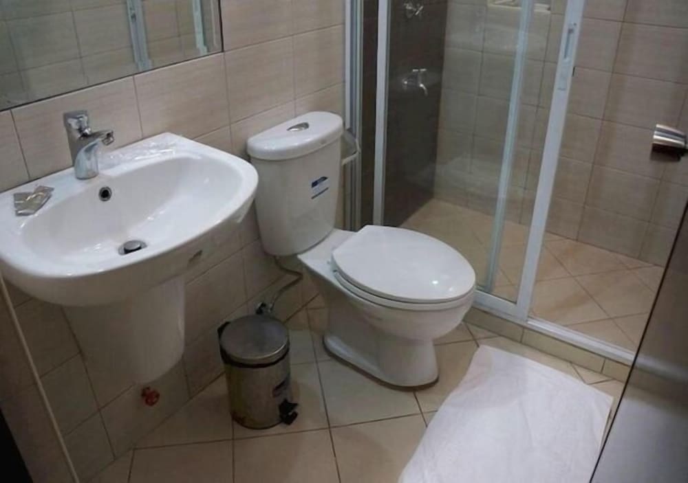 Lorenzzo Suites Hotel 23/24