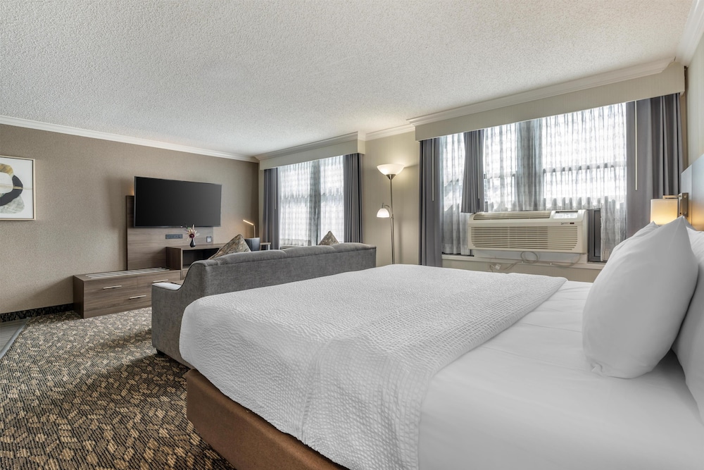 Suite, King Bed, Kitchenette