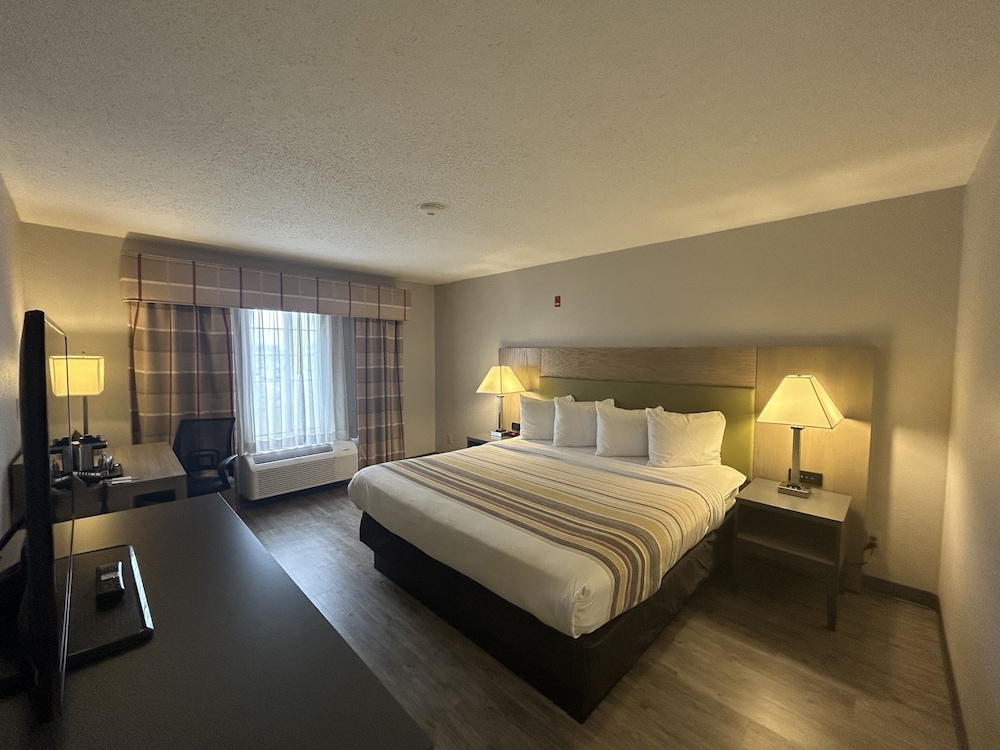 ROOM, KING BED